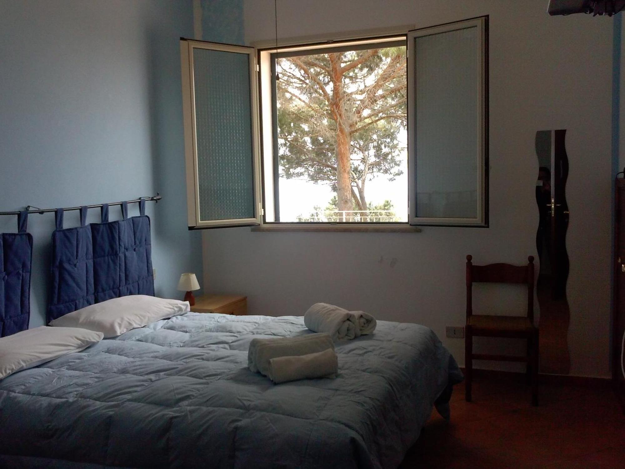 Alba Tra I Pini B&B Cefalú Habitación foto